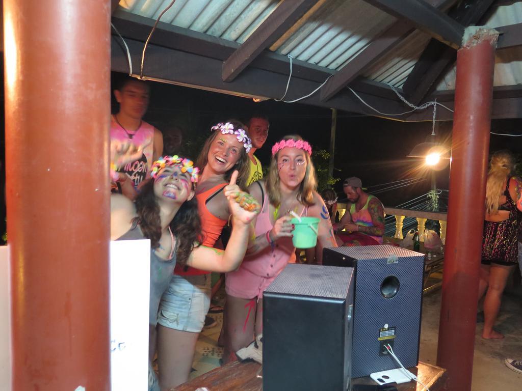 Sleep Tight Hostel At Koh Phangan Haad Rin Exterior foto